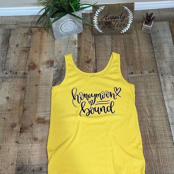 His & hers tshirts “honeymoon bound” - Picture 11 of 15